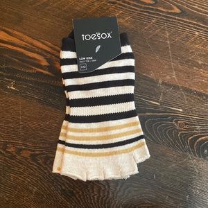 NWT Toesox Grip Low Rise Half Toe Modernism Medium